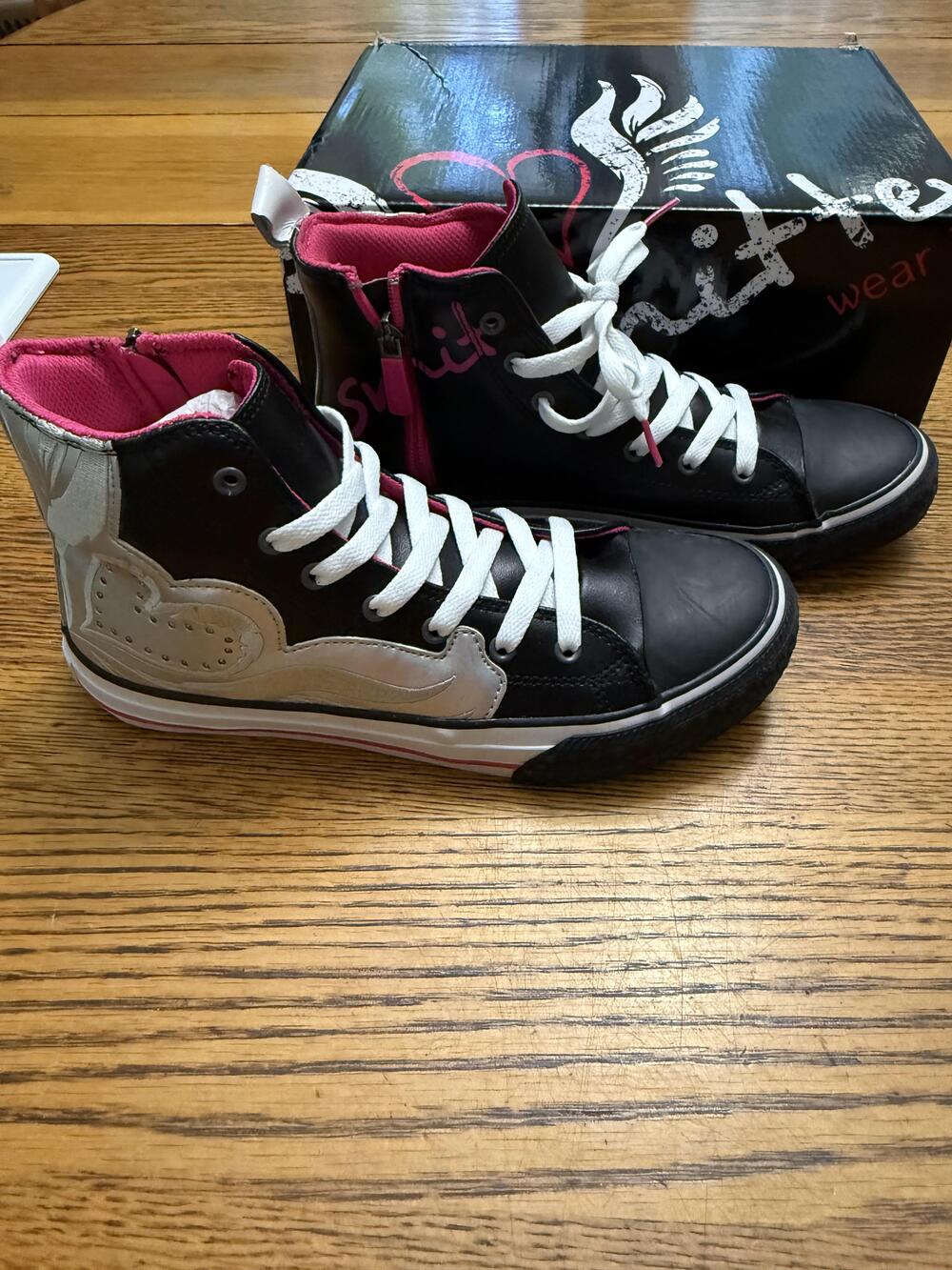 Smitten Take Flight Shoes Womens Size 7-7.5 Black Silver High Top Sneakers Zip